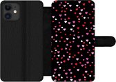 Bookcase Geschikt voor iPhone 11 telefoonhoesje - Een illustratie met hartjes op een zwarte achtergrond - Met vakjes - Wallet case met magneetsluiting