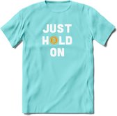 Just Hold On - Crypto T-Shirt Kleding Cadeau | Dames / Heren / Unisex | Bitcoin / Ethereum shirt | Grappig Verjaardag kado | Tshirt Met Print  Prijs - Licht Blauw - XXL