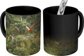 Magische Mok - Foto op Warmte Mok - Papegaaien - Vliegen - Bos - 350 ML - Uitdeelcadeautjes