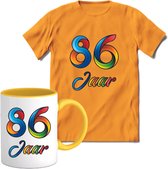 86 Jaar Vrolijke Verjaadag T-shirt met mok giftset Geel | Verjaardag cadeau pakket set | Grappig feest shirt Heren – Dames – Unisex kleding | Koffie en thee mok | Maat S