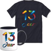 13 Jaar Vrolijke Verjaadag T-shirt met mok giftset Zwart | Verjaardag cadeau pakket set | Grappig feest shirt Heren – Dames – Unisex kleding | Koffie en thee mok | Maat M