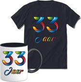 33 Jaar Vrolijke Verjaadag T-shirt met mok giftset Zwart | Verjaardag cadeau pakket set | Grappig feest shirt Heren – Dames – Unisex kleding | Koffie en thee mok | Maat XL