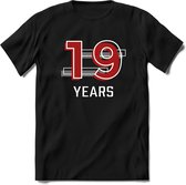 19 Years - Feest kado T-Shirt Heren / Dames - Rood / Grijs - Perfect Verjaardag Cadeau Shirt - grappige Spreuken, Zinnen en Teksten. Maat XL