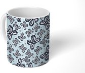 Mok - Koffiemok - Insecten - Vlinder - Patronen - Roze - Mokken - 350 ML - Beker - Koffiemokken - Theemok