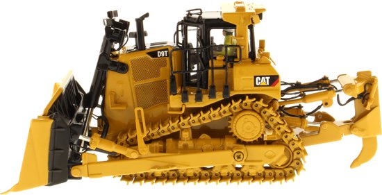 Gele CAT D9T bulldozer met schuifblad en ripper, getoond op witte achtergrond.