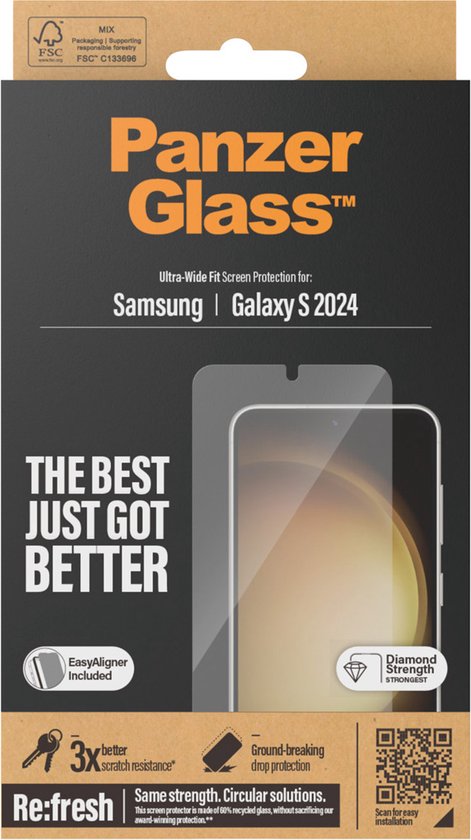 PanzerGlass verpakking voor Samsung Galaxy S24 met model met oranje jas en rok.