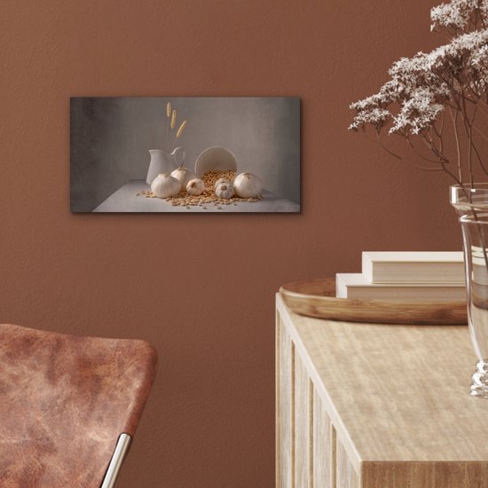 Aluminium schilderij 40x20 cm - Wanddecoratie metaal - Uien - Stilleven - Wit - Beige - Metalen muurdecoratie woonkamer - Decoratie industrieel - Foto op dibond - Industriële accessoires slaapkamer