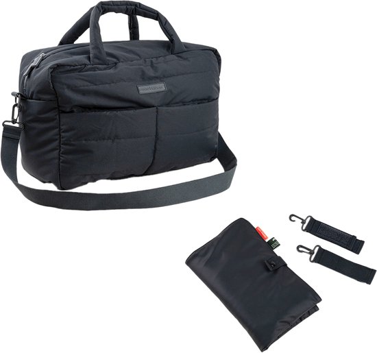 Sac à langer noir avec matelas à langer et clips pour poussette.