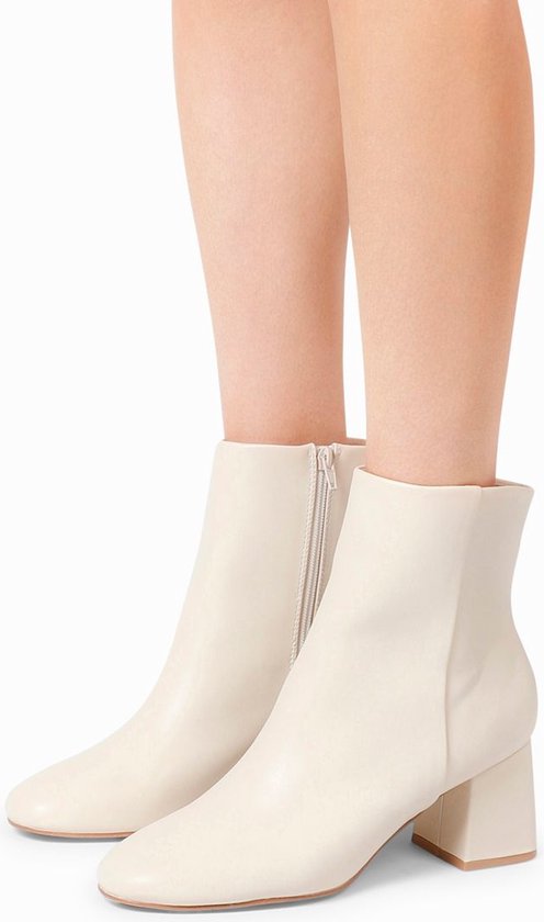 Sacha - Dames - Off white enkellaarsjes met blokhak - Maat 42