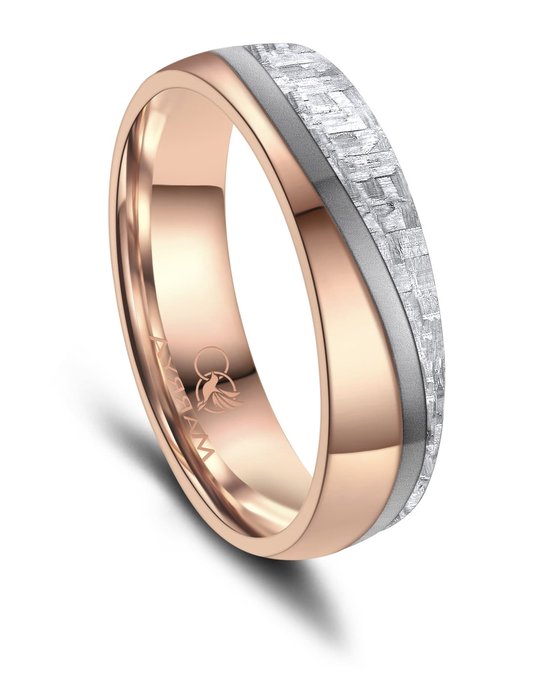 Roségouden ring met een witte, gestructureerde band.