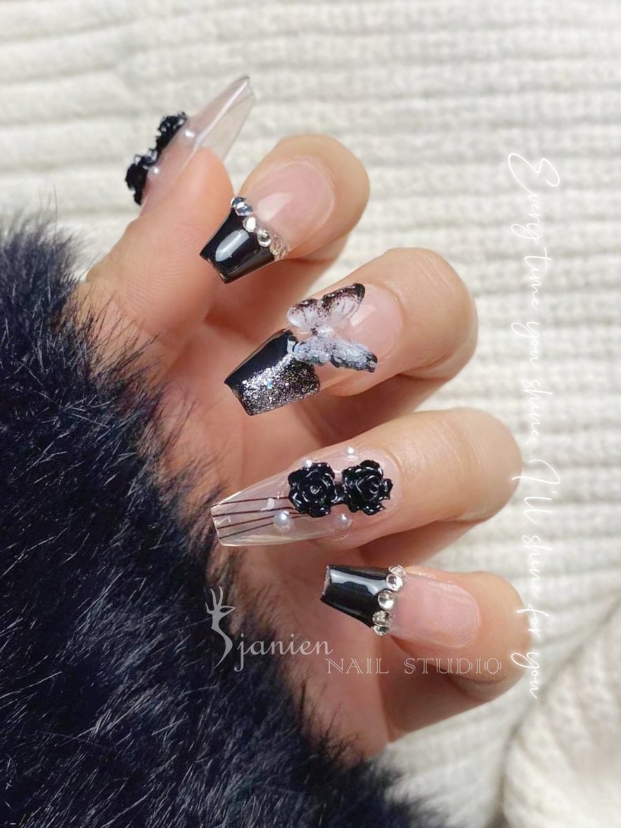Sjanien Nail Studio Handgemaakte Press On Nails - Nude-Zwart - France 3D Rozen en Vlinder - Glitter, L-Coffin - 10 Stuks- Maat L