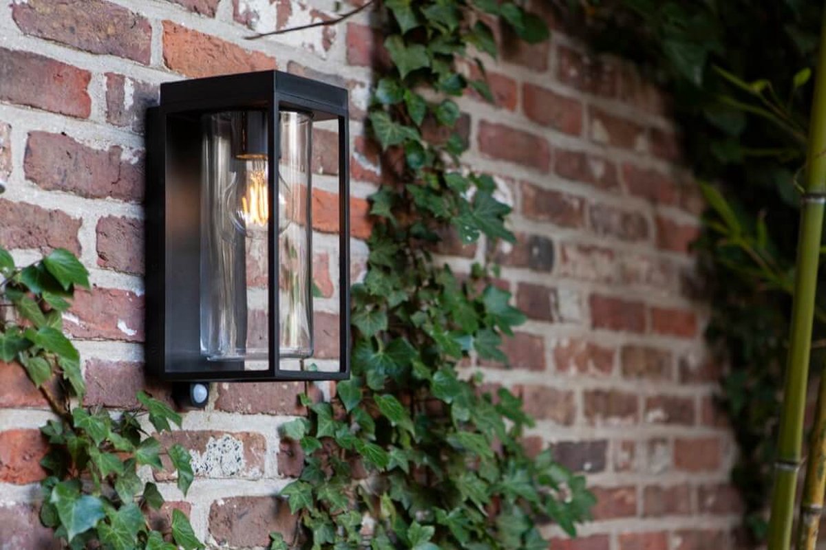 Lutec Flair - Solar wandlamp voor buiten met E27 retrofitting