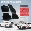 Set van 4 zwarte automatten met tekst 'EXACTE PASVORM' en lijst van automerken.