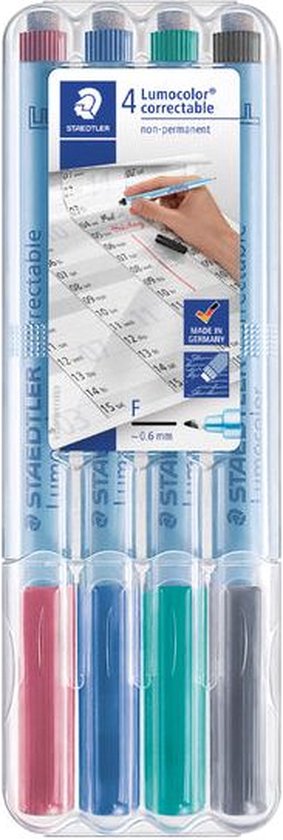 Ensemble de quatre marqueurs STAEDTLER Lumocolor correctable dans un emballage transparent avec support. Couleurs rouge, bleu, vert et noir.