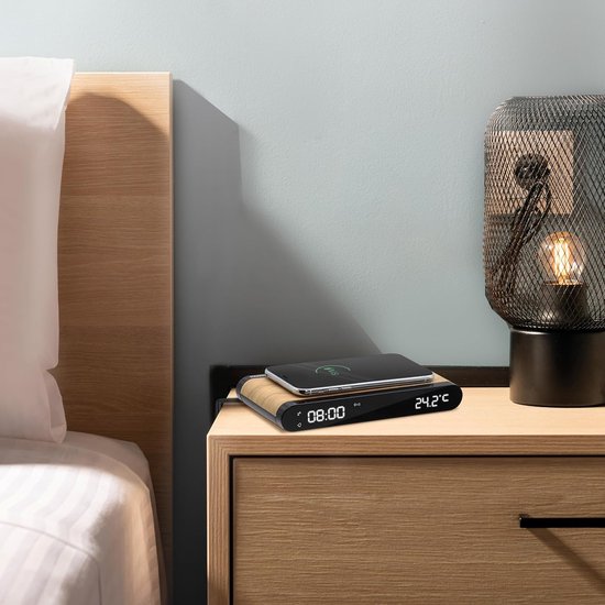 LySuyeo Digitale wekker van hout met draadloos laadstation, 5 W, snelle draadloze oplader voor iPhone/Samsung Galaxy, digitale wekker zonder tikken, alarmklok voor slaapkamer, thuiskantoor (bamboe