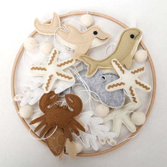 vilten baby mobiel - sad beige - boxmobiel - Boxmobiel dieren - Kraamcadeau - mobiel zeedieren - Oceaan - mobiel vilt- Dolfijn - wiegmobiel- Walvis - Octopus - vissen - dierenmobiel - Wieghanger - Babykamer - muziekmobiel — afbeelding 3