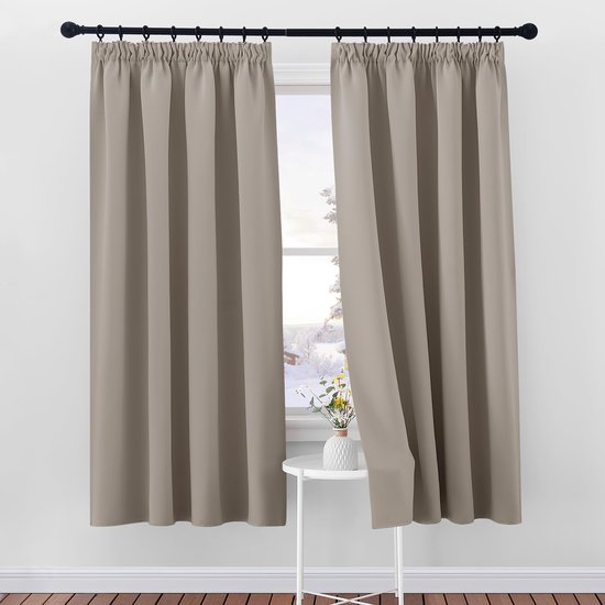 Deconovo Thermo-isolerende verduisteringsgordijnen, 200 x 280 cm (breedte x hoogte), gordijnen voor woonkamer en slaapkamer, modern design met oogjes, donkergrijs, 1 stuk Deconovo Thermo-isolerende verduisteringsgordijnen, 200 x 280 cm (breedte x hoogte), gordijnen voor woonkamer en slaapkamer, modern design met oogjes, donkergrijs, 1 stuk