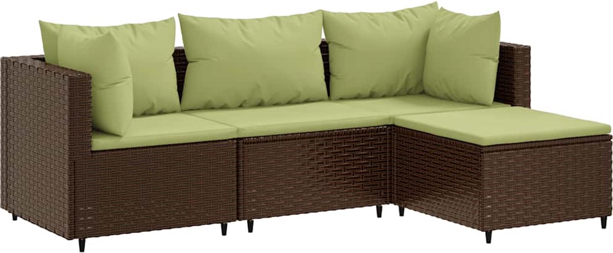 Bruine loungeset met kussens van poly rattan voor buiten.
