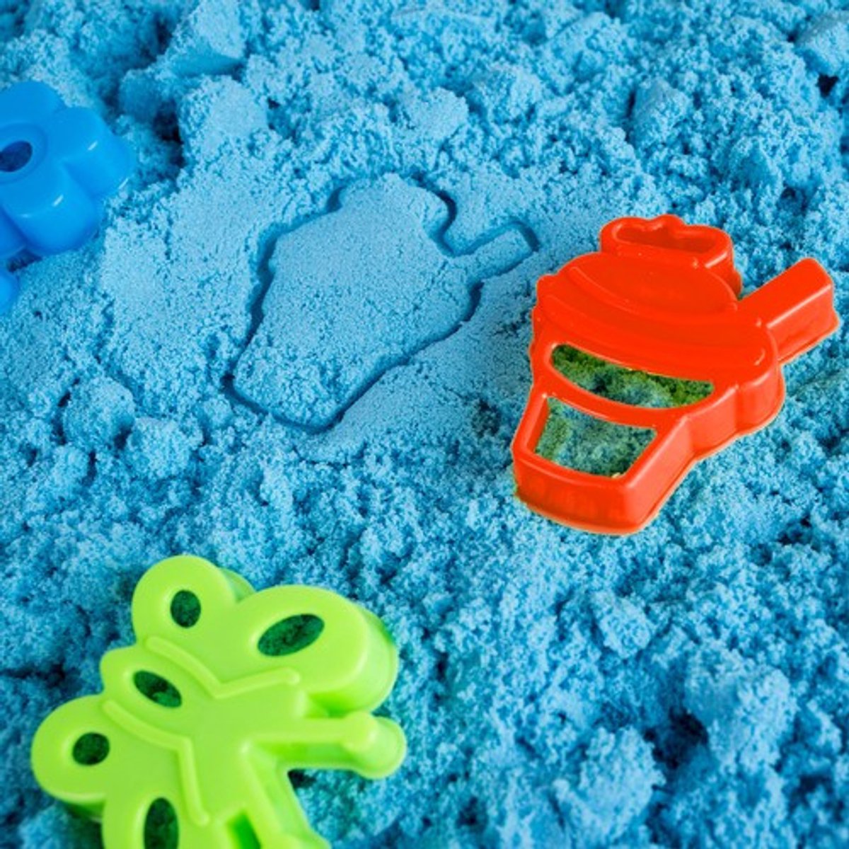 Playos® - Magisch Zand - 2 kg - Blauw - in Doos - Inclusief vormpjes - Inclusief Zwembadje - Speelzand - Sensorisch Speelgoed - Montessori Speelgoed – foto 7