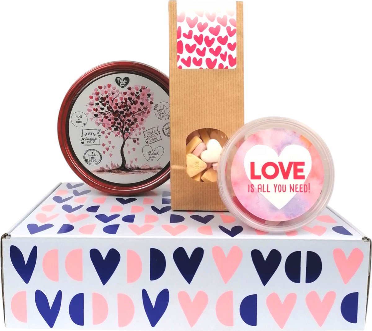 Valentijn - cadeau pakket - Love is all you need - snoephartjes - koekblik in hartjes dessin - snoepmix - Valentijn cadeautje