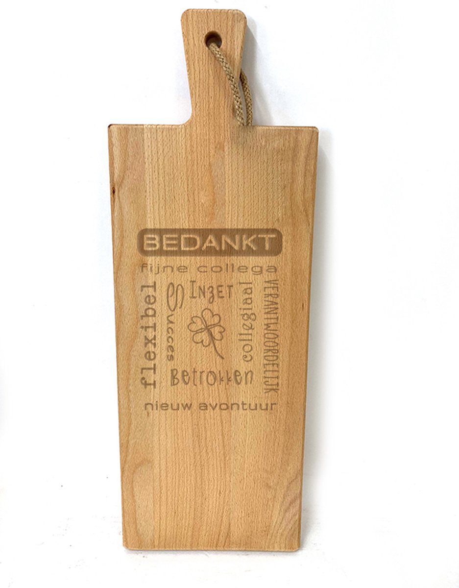 Grote borrelplank / snijplank met tekst gravure : BEDANKT FIJNE COLLEGA. Cadeau-afscheid collega-pensioen. Het formaat is 20x56cm