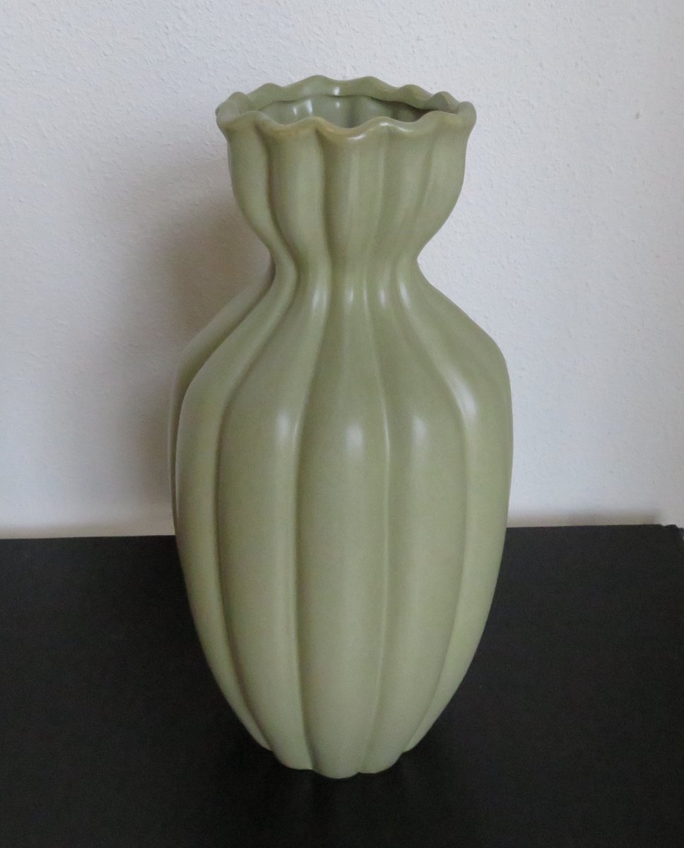 Vaas - matgroen - 35 cm hoog - Mooi design