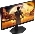 Zwarte AOC gaming monitor met een fantasie-afbeelding van een krijger in een woestijnstad.