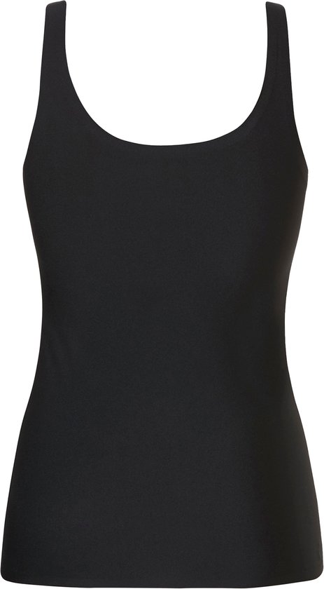 Zwarte singlet met rechte halslijn en brede bandjes.
