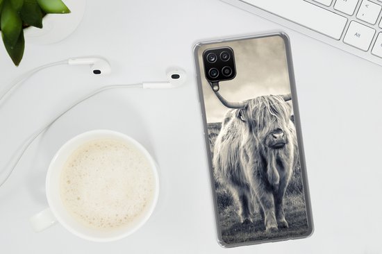 Convient pour la coque Samsung Galaxy A12 - Highlander écossais - Animaux - Nuages ​​- Vache - Nature - Étui de téléphone en Siliconen