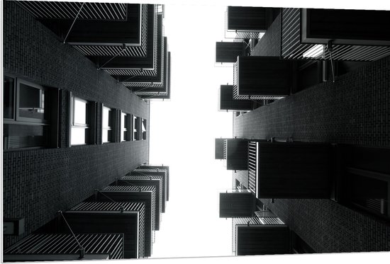 PVC Schuimplaat - Onderaanzicht van Gebouwen in het Zwart Wit - 120x80 cm Foto op PVC Schuimplaat (Met Ophangsysteem)