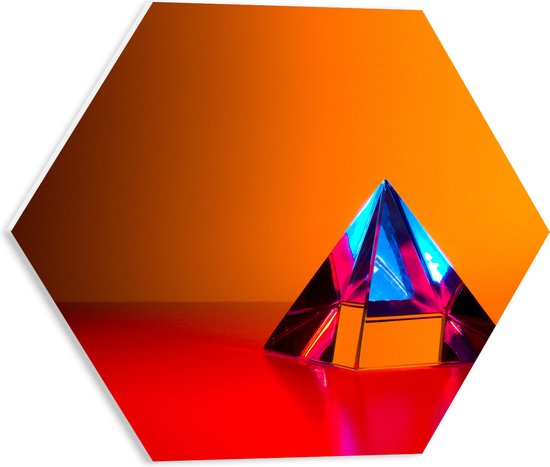 PVC Schuimplaat Hexagon - Piramidevorm in Verschillende Kleuren tegen Oranje Achtergrond - 40x34.8 cm Foto op Hexagon (Met Ophangsysteem)