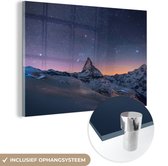 MuchoWow® Glasschilderij 90x60 cm - Schilderij acrylglas - Alpen - Sterrenhemel - Sneeuw - Foto op glas - Schilderijen