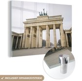 MuchoWow® Glasschilderij 120x80 cm - Schilderij acrylglas - De eeuwenoude Brandenburger Tor in het Europese Berlijn - Foto op glas - Schilderijen