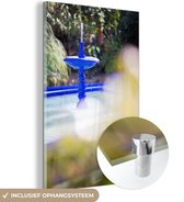 MuchoWow® Glasschilderij 20x30 cm - Schilderij acrylglas - Blauwe waterfontein in de Marokkaanse tuin Majorelle - Foto op glas - Schilderijen