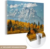 MuchoWow® Glasschilderij 120x80 cm - Schilderij acrylglas - Herfst gekleurd bos met het Tetongebergte op de achtergrond in Wyoming - Foto op glas - Schilderijen