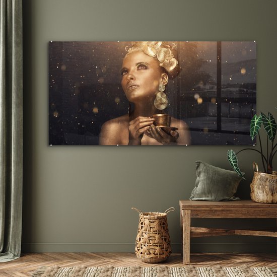MuchoWow® Glasschilderij 160x80 cm - Schilderij acrylglas - Vrouw met gouden lichaamsverf - Foto op glas - Schilderijen