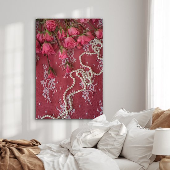 ® Glasschilderij 80x120 cm - Schilderij acrylglas - Parelkettingen langs boeket met roze rozen - Foto op glas - Muurdecoratie woonkamer - Wanddecoratie slaapkamer - Schilderijen