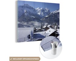 MuchoWow® Glasschilderij 160x120 cm - Schilderij acrylglas - Wintersport resort in Zwitserland - Foto op glas - Schilderijen