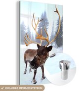 MuchoWow® Glasschilderij 100x150 cm - Schilderij acrylglas - Een rendier in de sneeuw - Foto op glas - Schilderijen