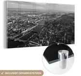 MuchoWow® Glasschilderij 120x60 cm - Schilderij acrylglas - Luchtfoto van Maastricht - zwart wit - Foto op glas - Schilderijen