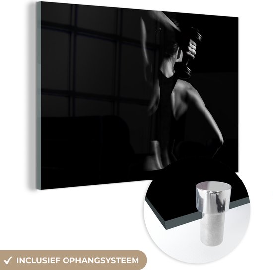 Peinture sur verre - Une femme tient un poids de fitness au-dessus de son épaule - noir et blanc - 120x80 cm - Peintures sur Verre Acrylique - Photo sur Glas