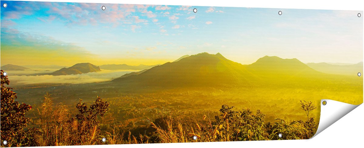 Gards Tuinposter Bergen met Mist in Thailand - 180x60 cm - Tuindoek - Tuindecoratie - Wanddecoratie buiten - Tuinschilderij Multikleur