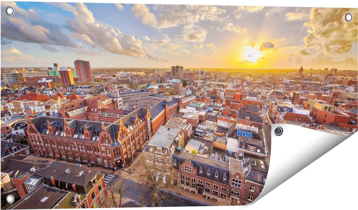 Gards Tuinposter Groningen Stad bij Zonsondergang - 80x40 cm - Tuindoek - Tuindecoratie - Wanddecoratie buiten - Tuinschilderij Multikleur