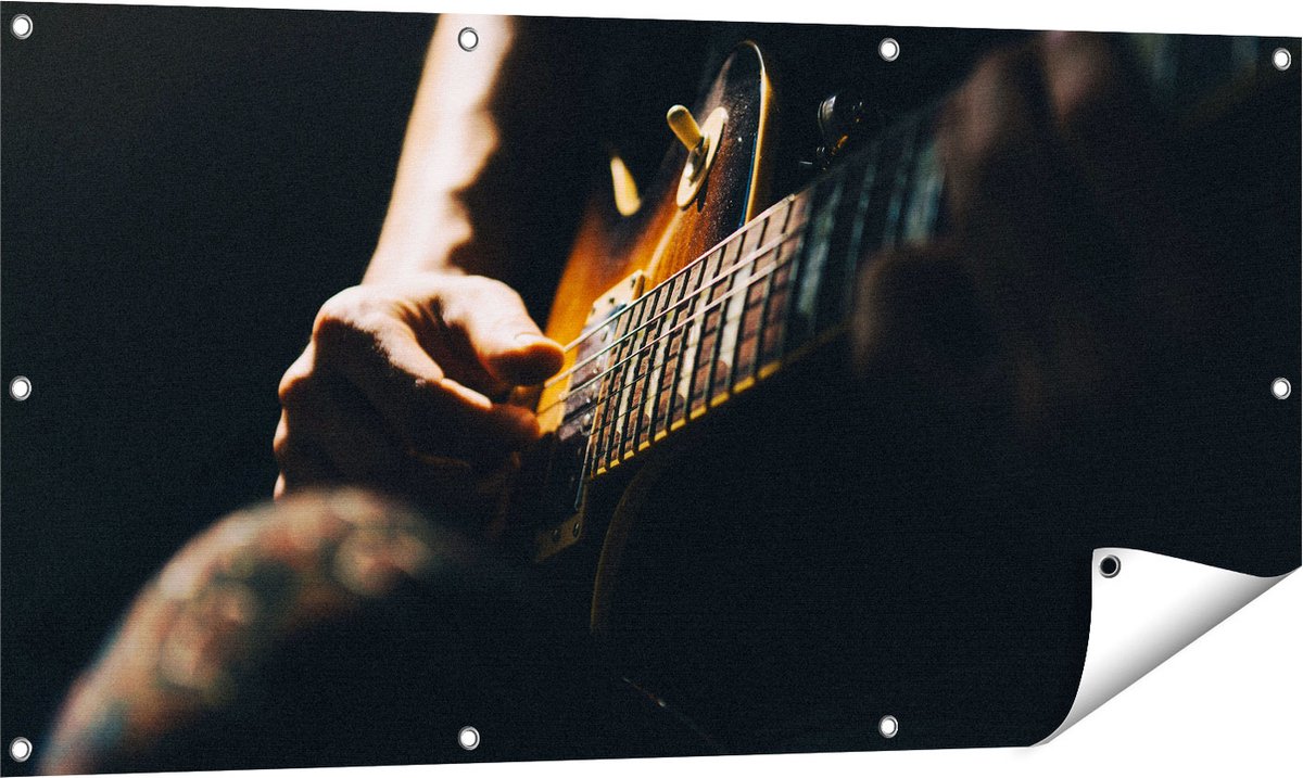 Gards Tuinposter Man Speelt Gitaar - 120x60 cm - Tuindoek - Tuindecoratie - Wanddecoratie buiten - Tuinschilderij Multikleur