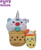 Happy Trendz® Kawaii Bubble Tea Knuffel 22 cm Bruin beige geel Kleuren + Sleutelhanger Bubble Tea - Boba Knuffels -Pluche Bubble Tea Eenhoorn van 22 cm en Bubble Tea Sleutelhanger van 12 cm