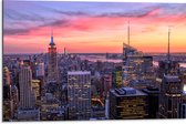 WallClassics - Dibond - Uitzicht over de Stad New York bij Zonsopkomst - 75x50 cm Foto op Aluminium (Met Ophangsysteem)