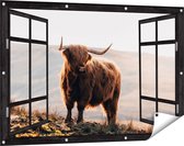 Gards Tuinposter Doorkijk Schotse Hooglander in de Heuvels van Schotland - 120x80 cm - Tuindoek - Tuindecoratie - Wanddecoratie buiten - Tuinschilderij