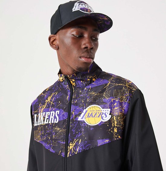 New Era Track Jacket - LA Lakers - NBA - Maat M - All Over Print Black - Tussenjas Heren - Zomerjas Heren