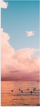 Poster Glanzend – Surfers onder de Gekleurde Zonsondergang - 20x60 cm Foto op Posterpapier met Glanzende Afwerking