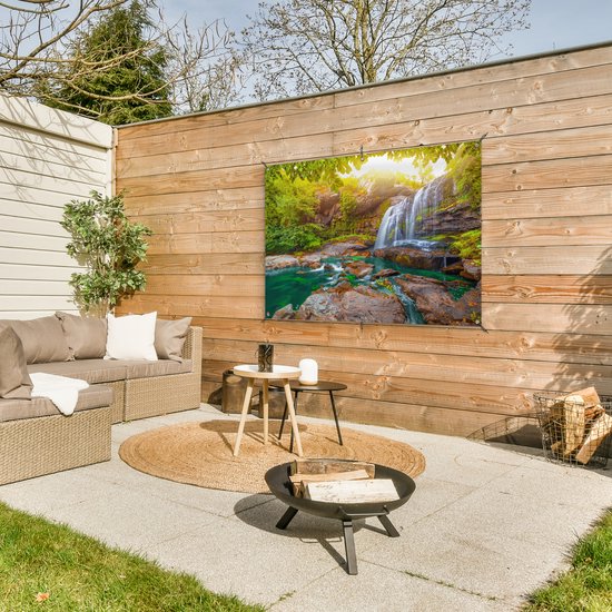 Tuinposter waterval - Planten - Stenen - Natuur - Zonlicht - Tuinschilderij voor buiten - Schutting decoratie - Tuin - 120x80 cm - Tuindecoratie - Schuttingdoek - Tuindoek